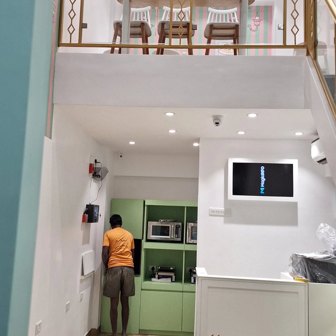 Outlet Interior & Counter